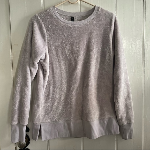 Gaiam Lux Faux Fur Fuzzy Sweatshirt in Dusty Purple Size Small - Picture 2 of 6